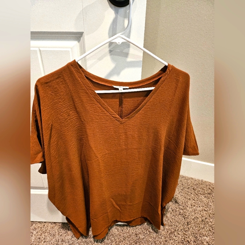 JODIFL Rust Short Sleeve V-Neck Top
